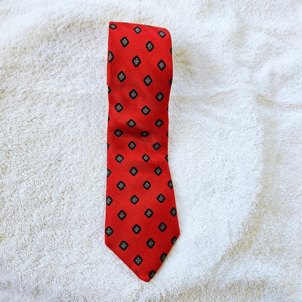 Abercrombie & Fitch Men's Red Diamond Pattern Business Casual Necktie 56" X 3.5"
